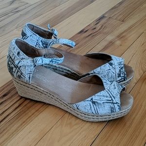 Toms wedge espadrille sandals